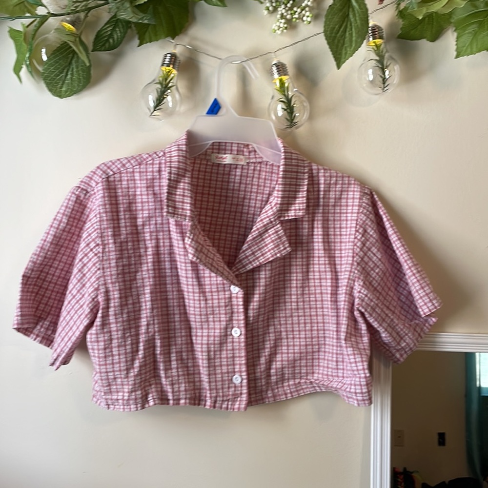 Plaid pink button up crop top🍓🤍